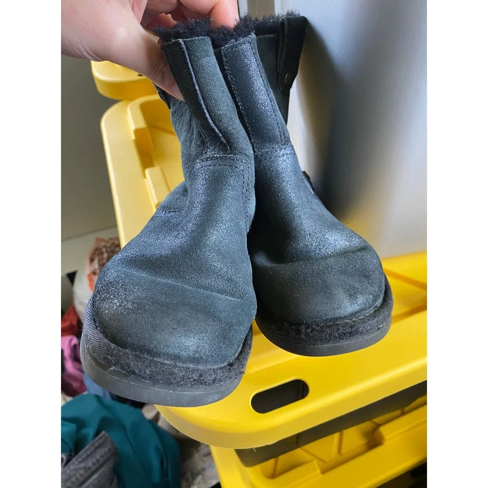 UGG Redwood Suede Fur Lined Mid Calf Black‎ Boots 4.5 Kids Preppy Trendy Shoes
